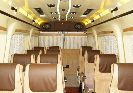 17 Seater Tempo Traveller